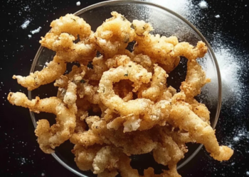 Delicious crispy calamari served with a flavorful dipping sauce